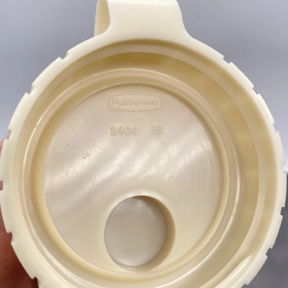 Lot of 2 Rubbermaid Bottles 2 qt 2468 and 1 pint 0229 + Beige Flip Top Lids 2464